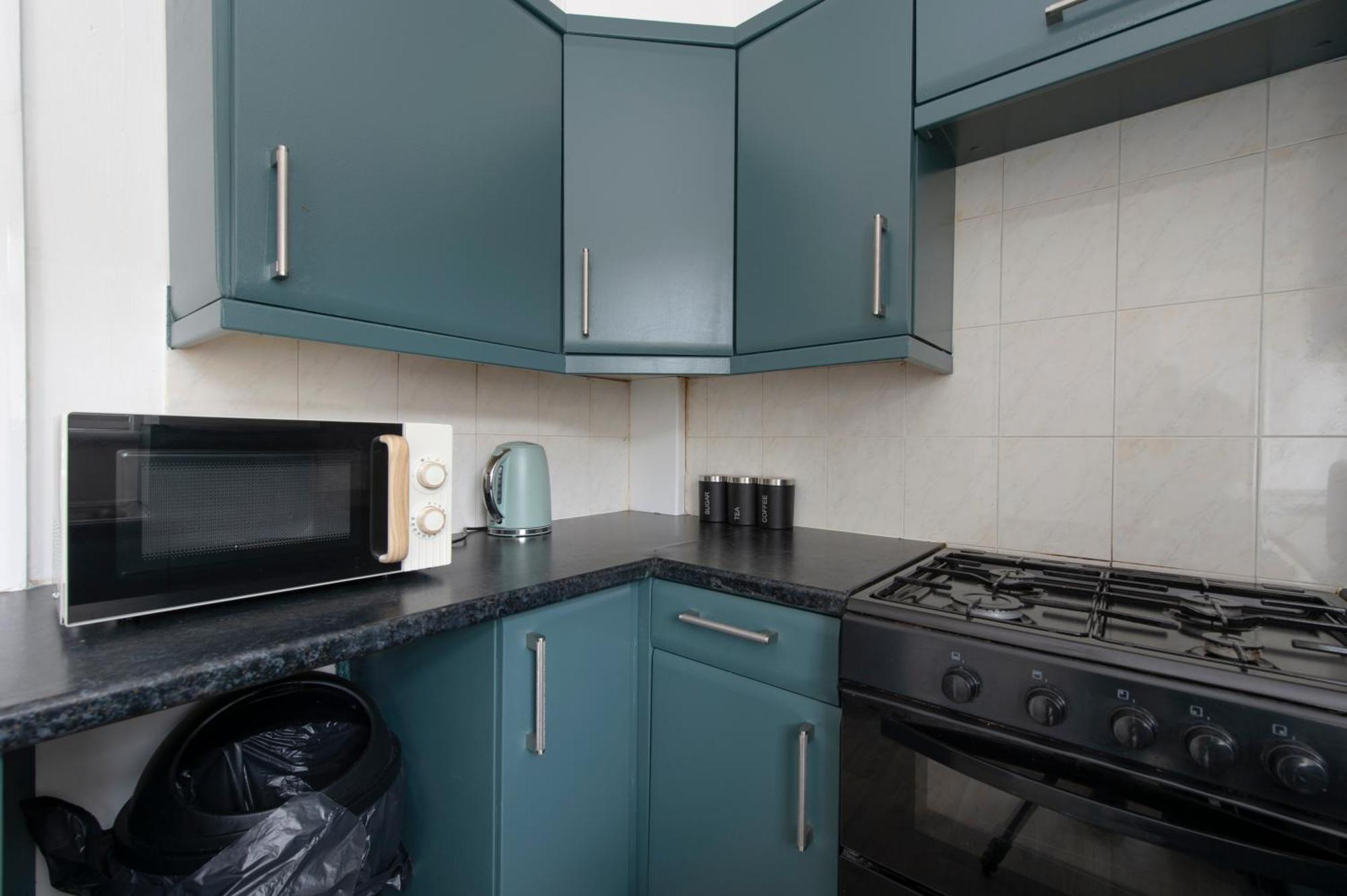 3 Bed House In Rochester 4 Beds Sleeps 7 Wainscot Exterior photo